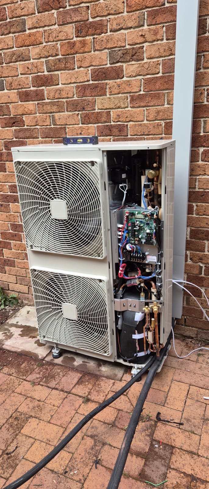 Multi Head Split AC Gas Charging