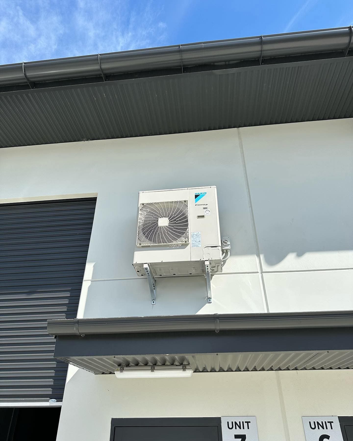 Wall Mounted Split Outdoor Compressor